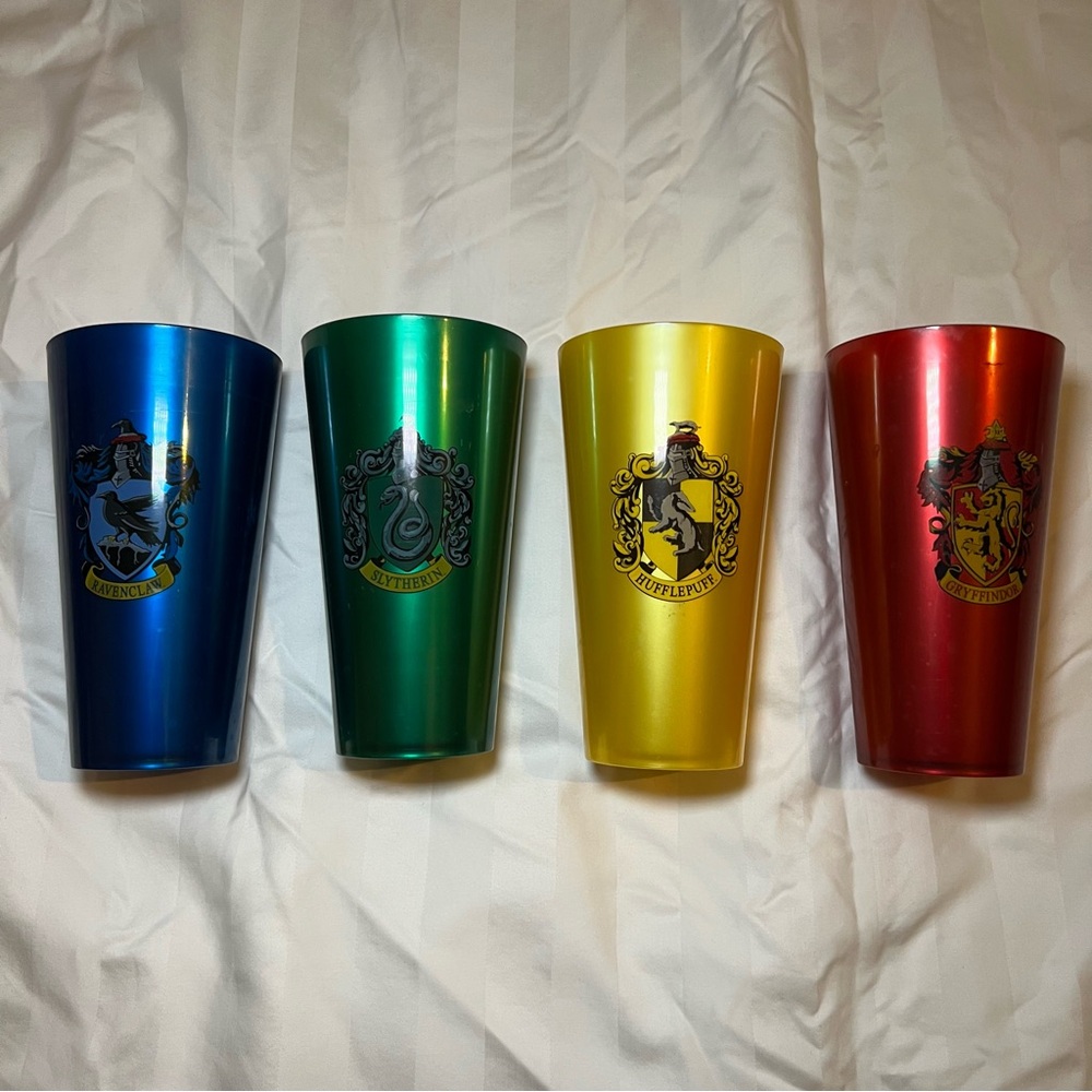 The Wizarding World of Harry Potter House (4) Plastic Cups Universal Studios